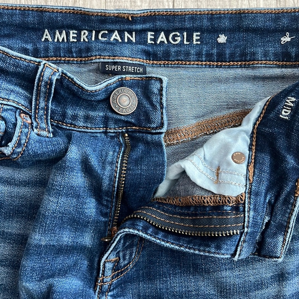 American Eagle Women Jean Shorts Midi Size: 6 Color: Blue - Picture 1 of 9